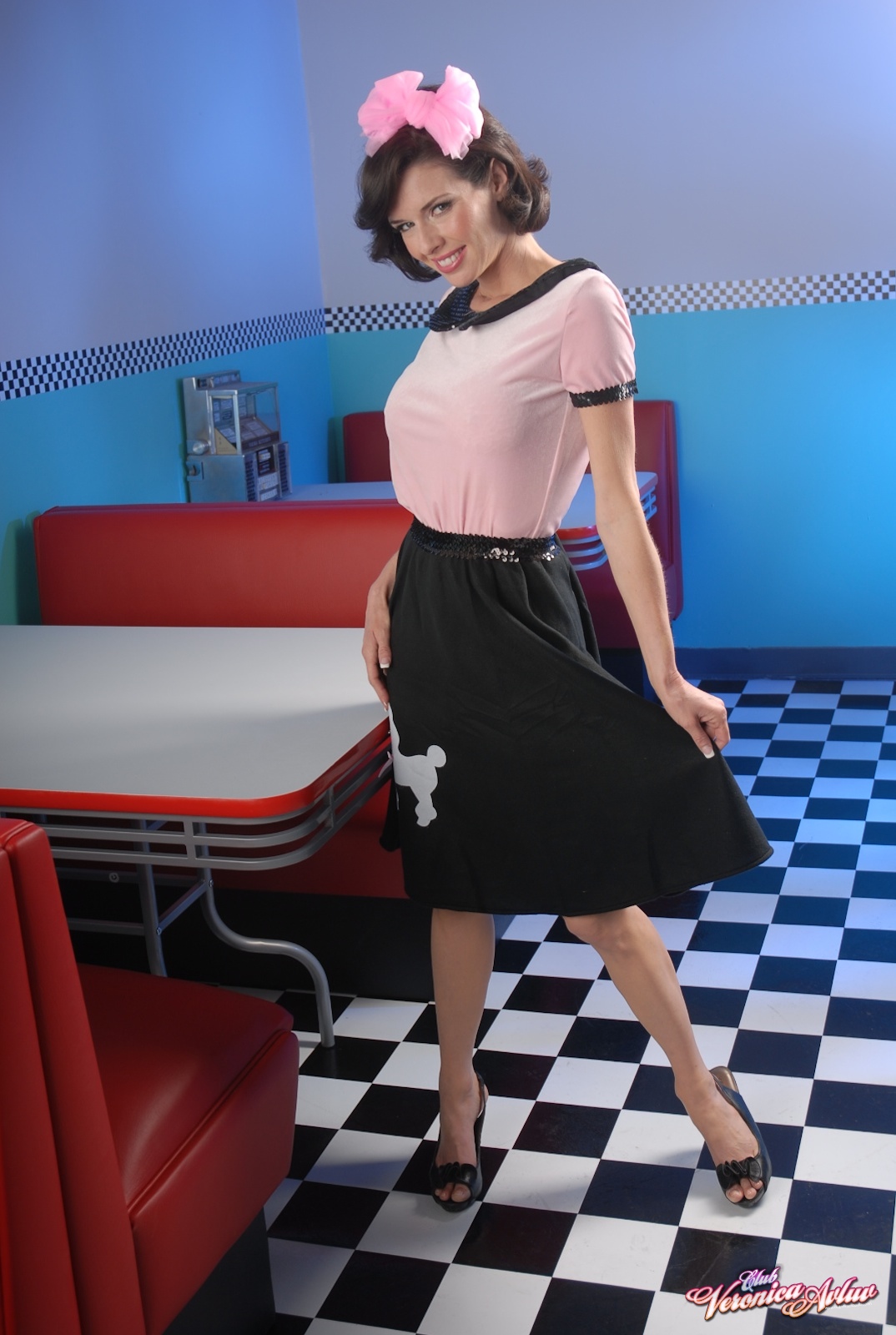 /content/club-veronica-avluv/galleries/back_working_at_the_diner-021111/full/veronica_avluv-diner-006.jpg