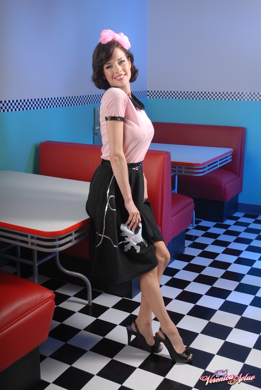 /content/club-veronica-avluv/galleries/back_working_at_the_diner-021111/full/veronica_avluv-diner-010.jpg
